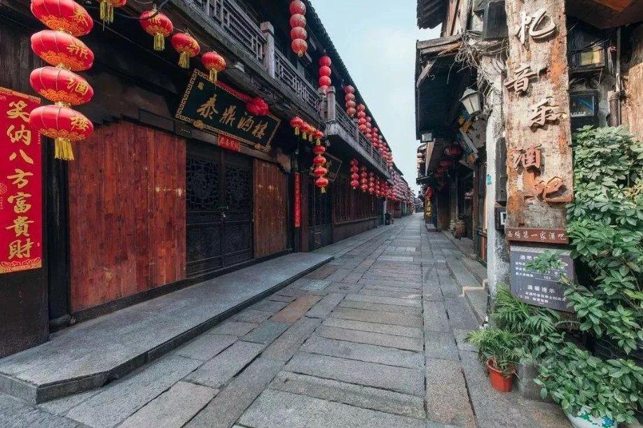 年轻漂亮女保姆与老头的真挚情谊,穿越年龄和社会地位的界限